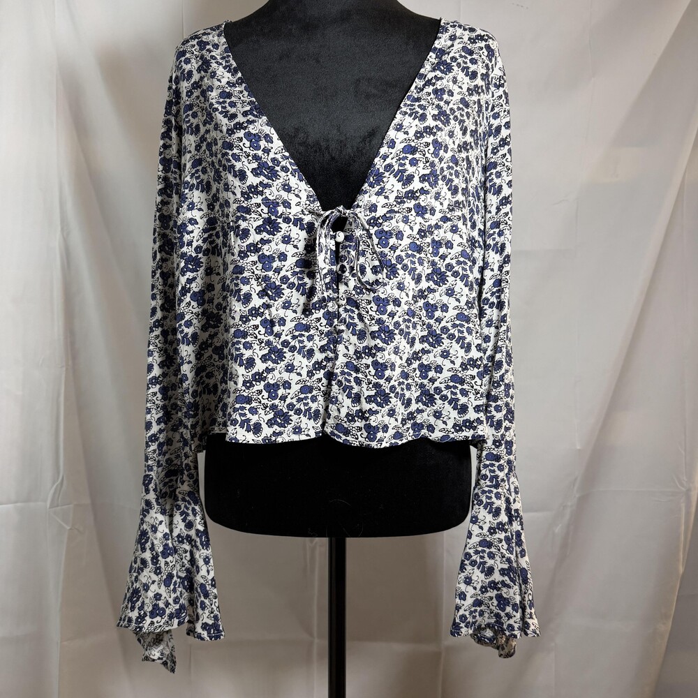Kimchi Blue Blouse Womens Small Blue Floral Bell Sleeve Tie Front Cropped Top
